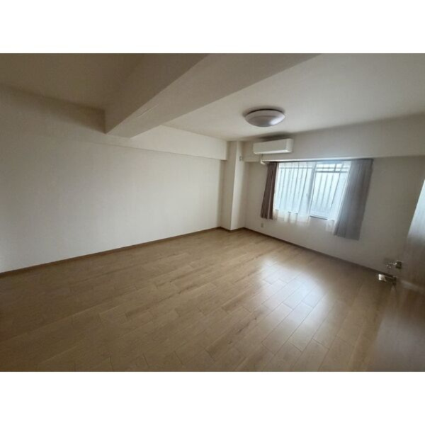 グランデ元塩の内装|別部屋反転間取の写真となります。