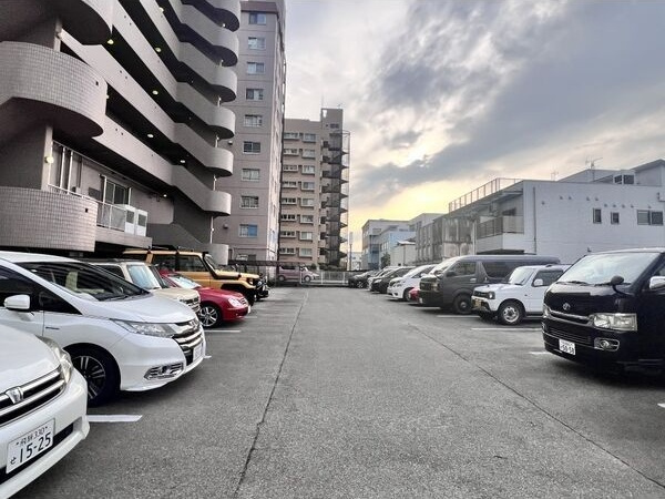 グランデ元塩の駐車場