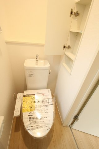 高知市針木東町　第1　2号棟　新築戸建　(全2区画)のトイレ|2F　収納付き