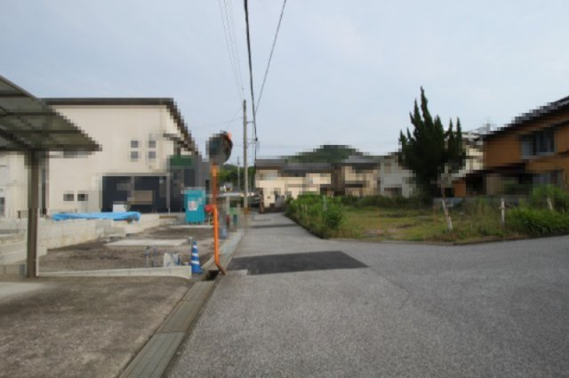 高知市針木東町　第1　2号棟　新築戸建　(全2区画)の前面道路含む現地写真|西側　幅　4.27ｍ　　間口　6.92ｍ