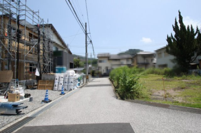 高知市針木東町　第1　2号棟　新築戸建　(全2区画)の前面道路含む現地写真|西側　幅　4.27ｍ　　間口　6.92ｍ
