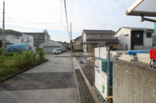 高知市針木東町　第1　2号棟　新築戸建　(全2区画)の前面道路含む現地写真|西側　幅　4.27ｍ　　間口　6.92ｍ
