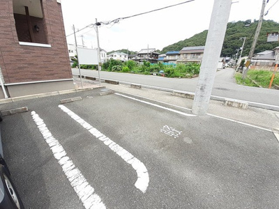 【駐車場】 | ワイズプランドール | 駐車場があるので、車を買う予定の方も安心です