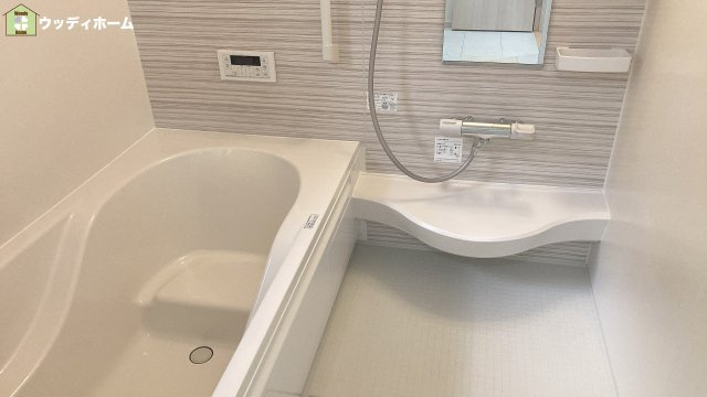 草加市稲荷4丁目　中古一戸建ての浴室
