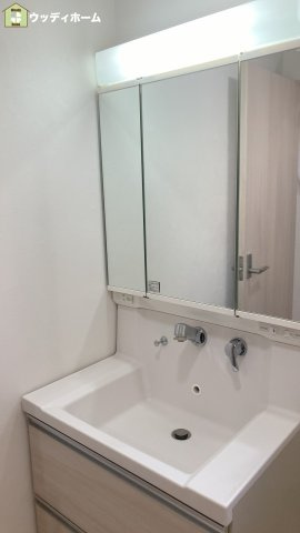草加市稲荷4丁目　中古一戸建ての独立洗面台
