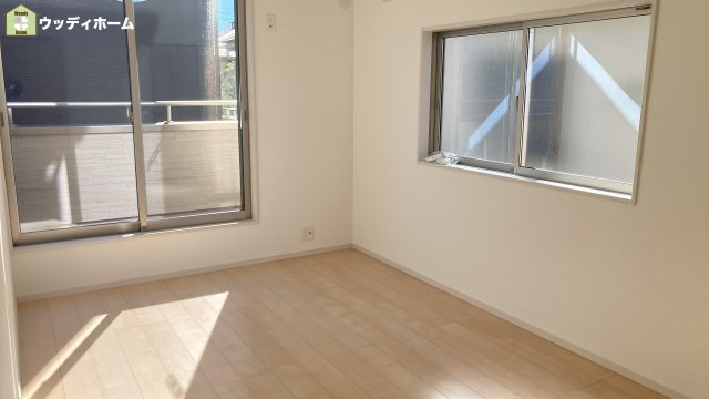草加市稲荷4丁目　中古一戸建ての寝室