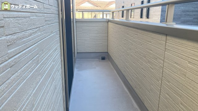 草加市稲荷4丁目　中古一戸建てのバルコニー