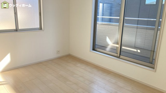 草加市稲荷4丁目　中古一戸建ての洋室