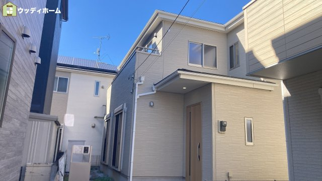 草加市稲荷4丁目　中古一戸建ての外観