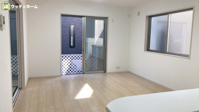 草加市稲荷4丁目　中古一戸建ての居間・リビング