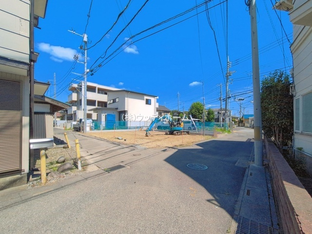 越谷市越ヶ谷本町　新築一戸建ての前面道路含む現地写真