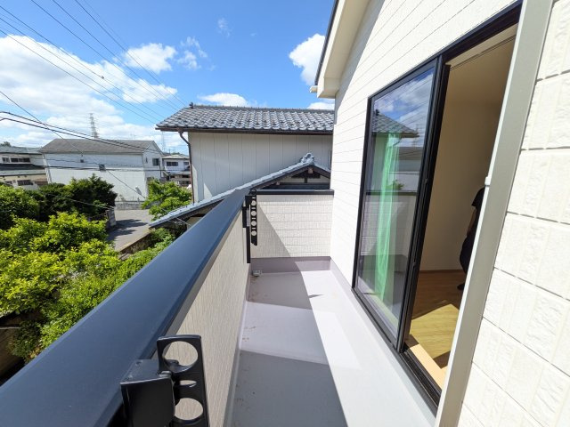 白井市南山Ⅲ　A号棟のバルコニー|洗濯物も布団もまとめて干せるワイド設計。
広々としたワイドバルコニーで、家事の効率が上がり、日々の暮らしが快適になります。