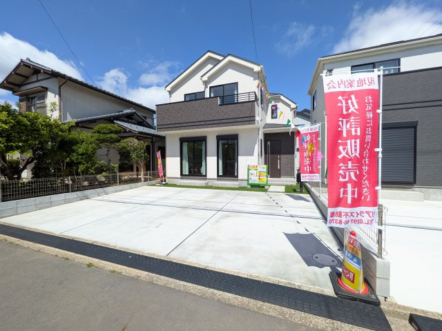 白井市南山Ⅲ　A号棟の前面道路含む現地写真|現地完成済で建物や駐車場、お庭も全てご覧いただけます。。
本日のご見学も可能です♪
お気軽にお電話またはお問い合わせください。
