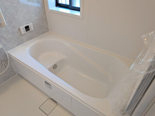 白井市南山Ⅲ　A号棟の浴室|高断熱の浴槽で、追い焚きの回数を減らし光熱費を節約！
いつでもあたたかいお風呂に入れます。
冬場のヒートショック対策にも役立つ浴室暖房換気乾燥機付きです！