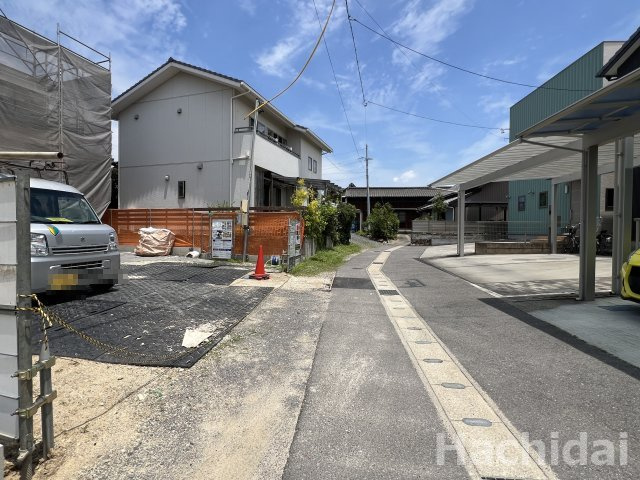 高浜市本郷町3丁目　1号棟　新築戸建の前面道路含む現地写真