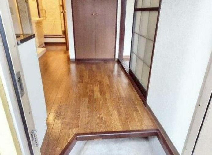 コーポ三春台の玄関