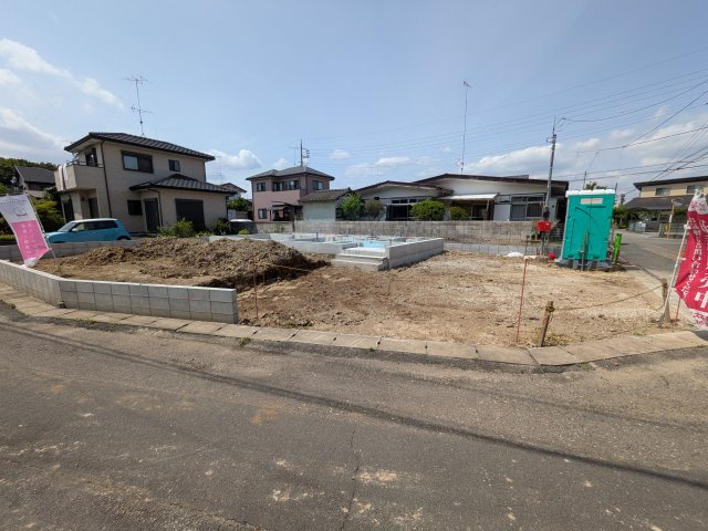 土浦市天川　第4　新築戸建ての前面道路含む現地写真|写真だけでは伝わらない快適さを、ぜひ現地で体感しませんか？
即日見学可能です！平日のご案内も可能です♪
お気軽にお問合せまたはお電話ください！
0297-86-8370まで【リアライズ不動産】
