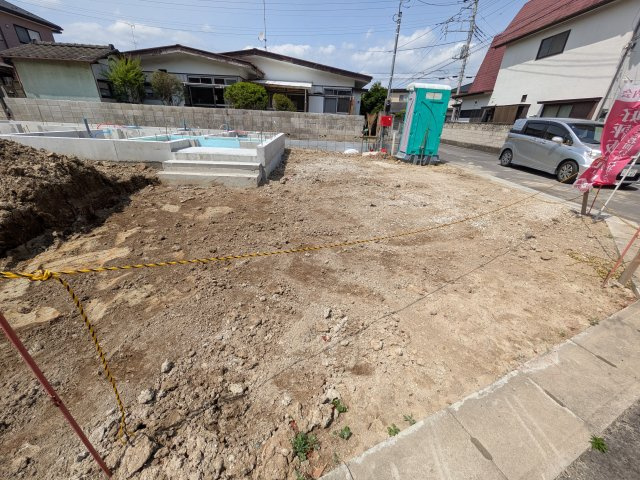 土浦市天川　第4　新築戸建ての駐車場|駐車3台可能で、出し入れしやすいゆとりのカースペース。
月々の駐車場代が不要な点も大きな魅力です。