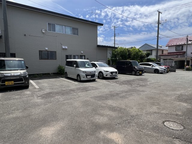 ハイカムール保戸野の駐車場