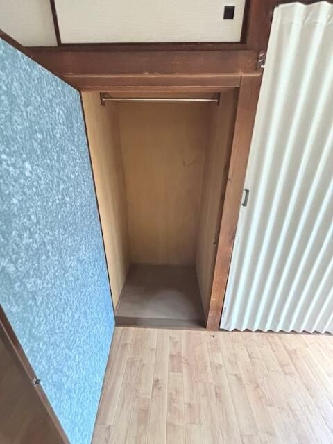 横須賀市追浜南町２丁目のアパートの収納