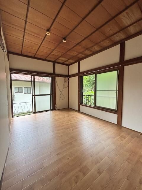 横須賀市追浜南町２丁目のアパートの居間・リビング