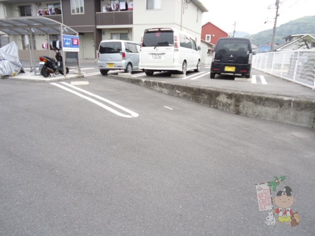 アルトーレカーサ　Ａの駐車場