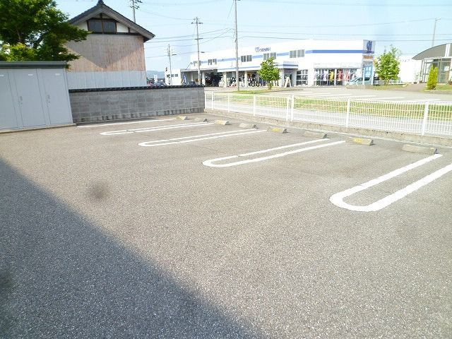 メゾン・ヌーベル　Ａの駐車場