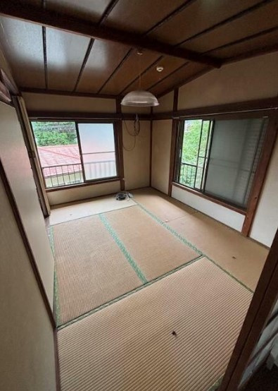 横須賀市追浜南町２丁目のアパートの居間・リビング
