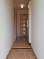 毎日通る玄関はこちらです