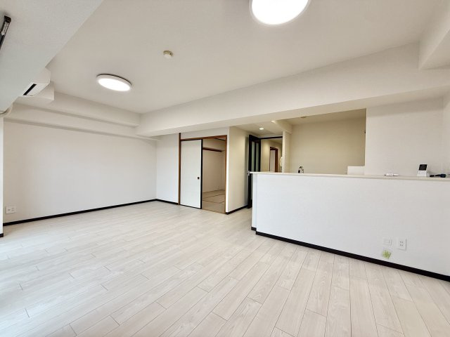 大森アイリス参番館の居間・リビング