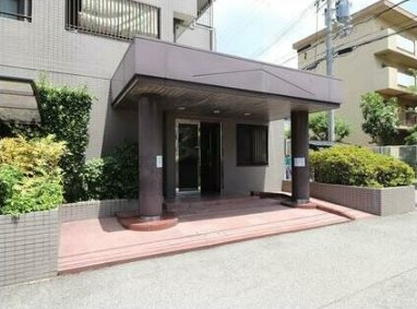 ファミール東灘北青木のエントランス