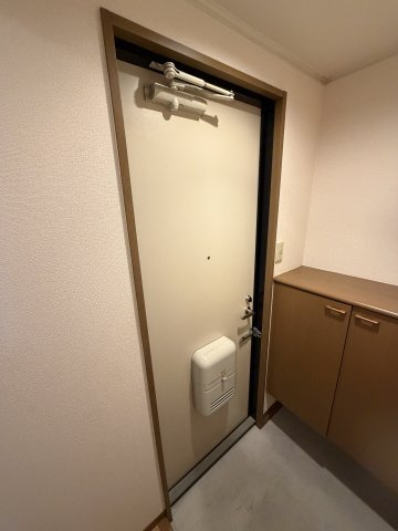 メゾンドアヴニール板宿の玄関