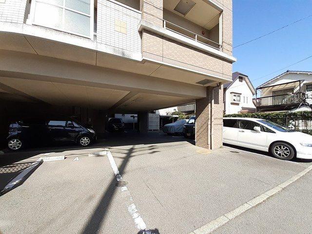 カルフールの駐車場