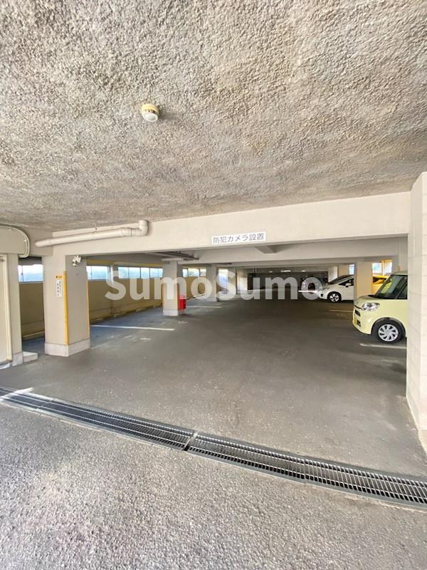アルテハイム地行の駐車場