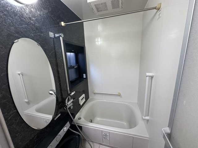 堺市西区上　中古一戸建の浴室