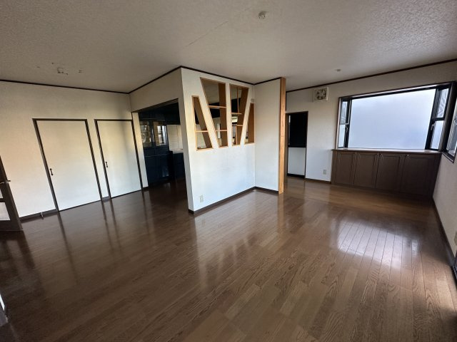 堺市西区上　中古一戸建の居間・リビング