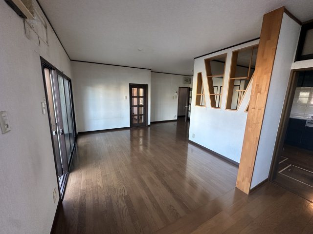 堺市西区上　中古一戸建の居間・リビング