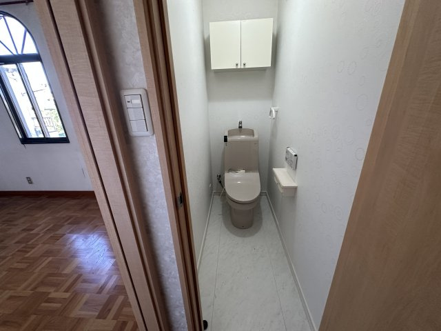 堺市西区上　中古一戸建のトイレ