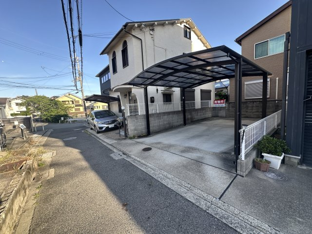 堺市西区上　中古一戸建の駐車場