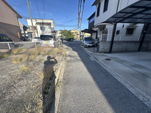 堺市西区上　中古一戸建の前面道路含む現地写真