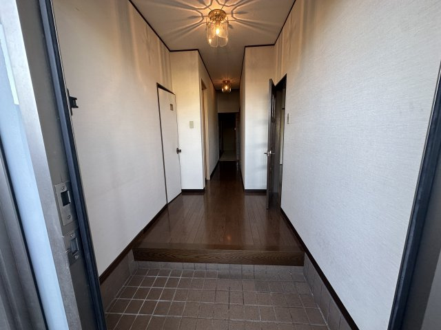 堺市西区上　中古一戸建の玄関