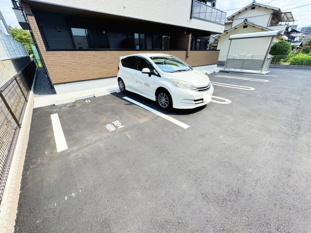 ソラリア（西原）の駐車場