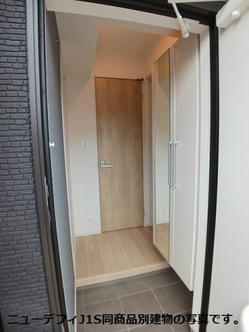 長畑町アパートの玄関