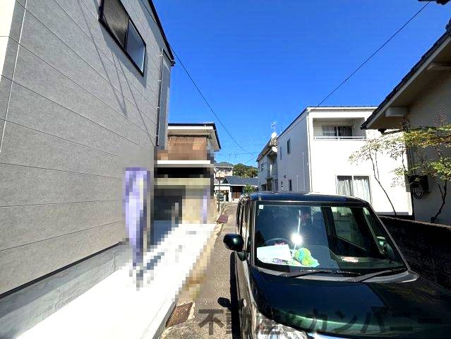 南江戸4丁目の新築のおうち　松山市南江戸4丁目の新築戸建の前面道路含む現地写真|前面道路含む現地写真です