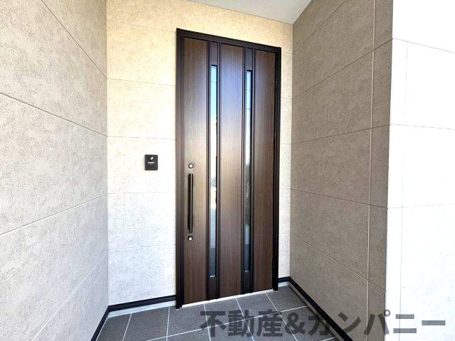 南江戸4丁目の新築のおうち　松山市南江戸4丁目の新築戸建の玄関|きれいな玄関です