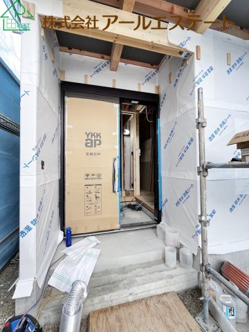 加古郡播磨町東本荘3丁目　　山陽電鉄「播磨町駅」徒歩8分の玄関