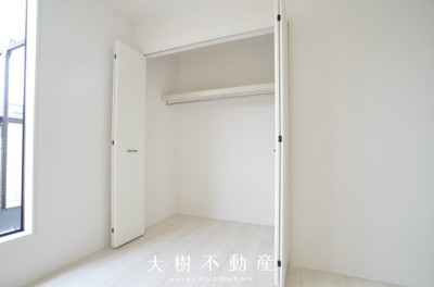 【洋室】 | 海老名市国分寺台５丁目　新築戸建て　全1棟【仲介手数料無料】 | 2階　洋室1（8.0帖）クローゼット