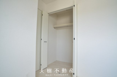 【洋室】 | 海老名市国分寺台５丁目　新築戸建て　全1棟【仲介手数料無料】 | 2階　洋室2（6.25帖）クローゼット