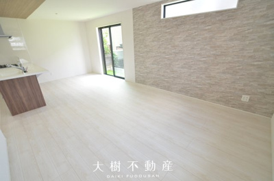 【居間・リビング】 | 海老名市国分寺台５丁目　新築戸建て　全1棟【仲介手数料無料】