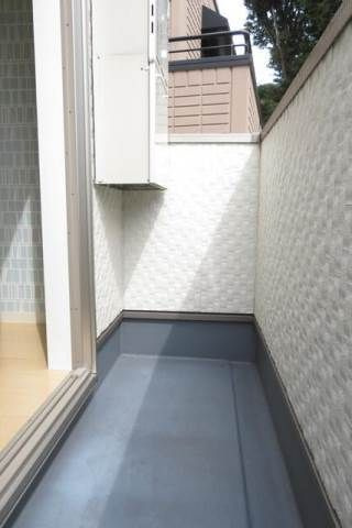 横浜市港南区笹下１丁目のアパートのバルコニー